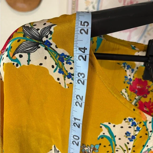 Tolani.Floral Yellow Women's Top 100% silk - Picture 2 of 7